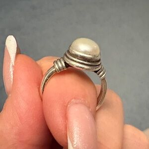 Elegant Silver Pearl Ring